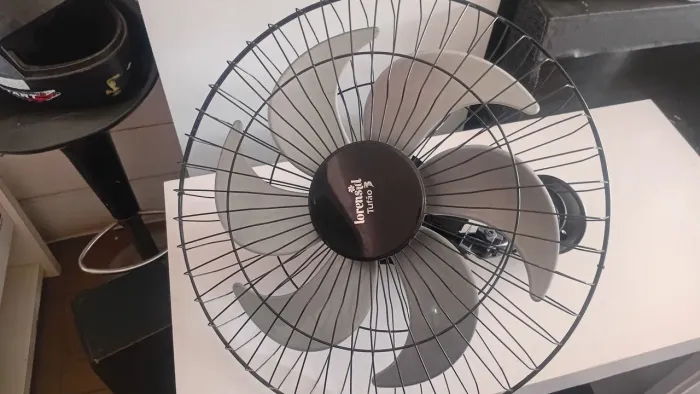 Ventilador Tufão de parede semi novo