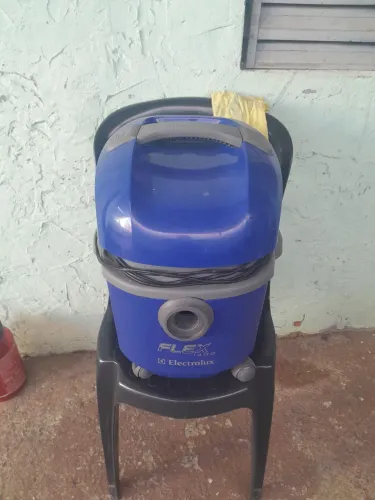 Vendo aspirador de Pó Eletrolux em perfeito estado, somente trocar a mangueira.