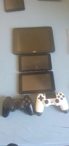 Vendo tablets e controles de videogame