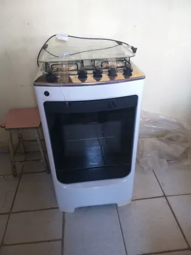 Vendo um fogão pouco tempo de uso praticamente novo 4 bocas