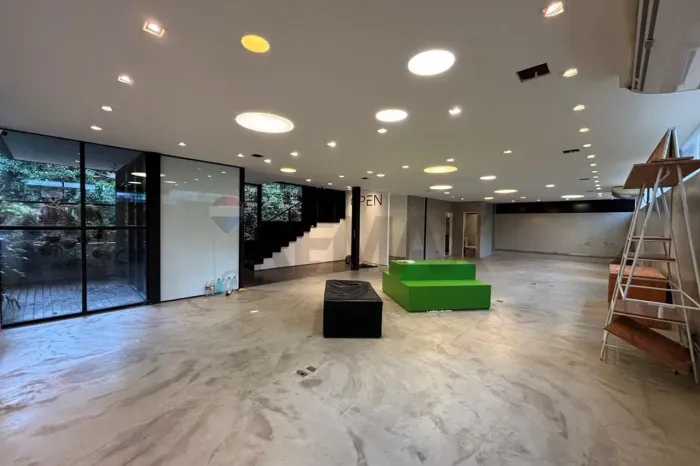 Exelente espaço, galpão, loja para locação, com dois andares num total de 462m2