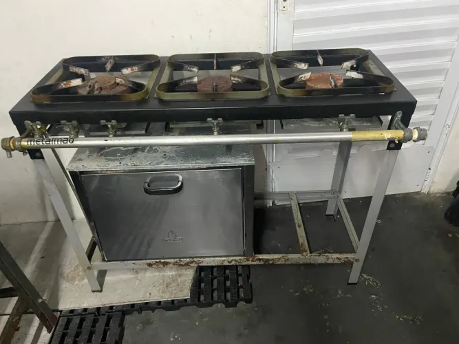 Fogão industrial de 3 bocas + Forno