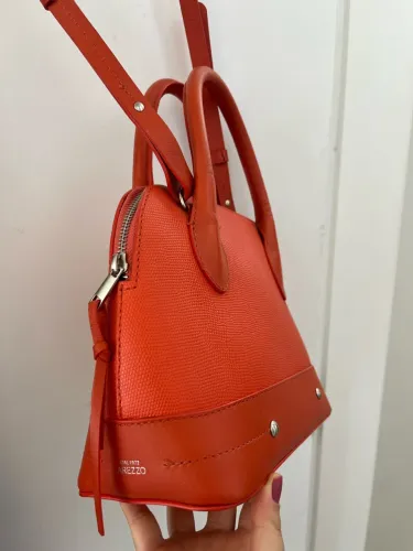 Bolsa Arezzo nova.