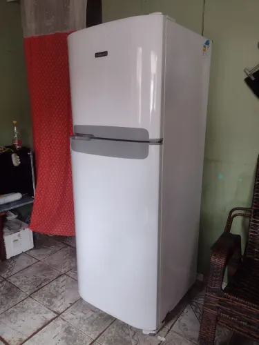 Geladeira continental Frost free muito boa