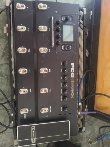 Pedaleira LINE 6 pode HD 500