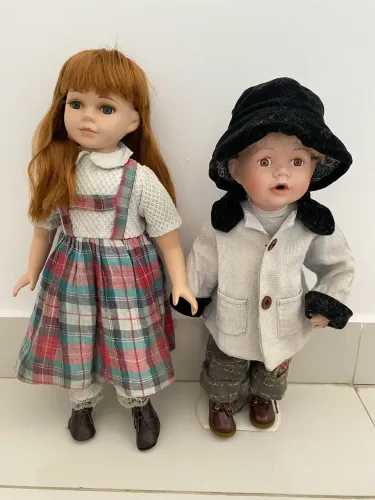 2 Bonecos de porcelana