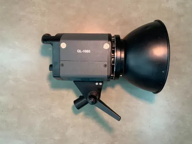 Quartz Light QL-1000 - Iluminador Profissional 1000W