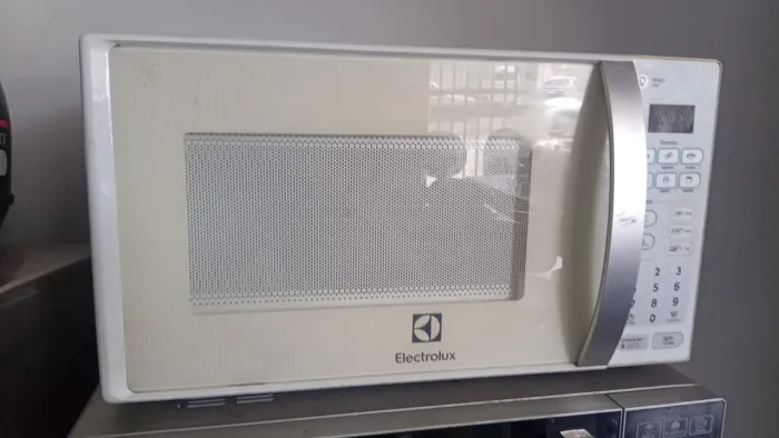 Vende-se Micro-ondas Eletrolux por R$ 350,00