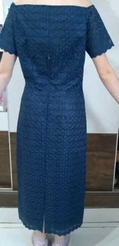 Vestido longo azul escuro bordado com florzinhas - tamanho P adulto