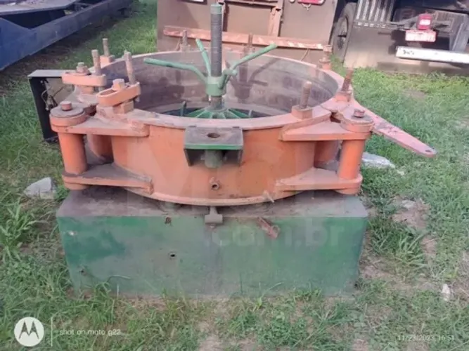 ITAÚNA/MG - MÁQUINA DE REFORMAR PNEUS AGRÍCOLA - MARCA: BUBLITZ - SC820