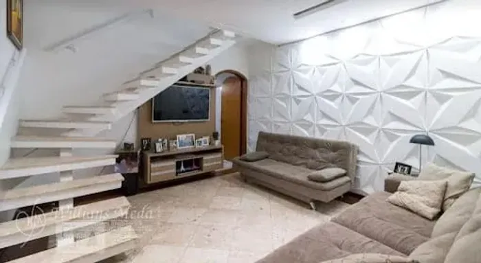 Sobrado à venda com 4 dormitórios, sendo 3 suítes, 2 vagas cobertas de garagem, 125m² em J