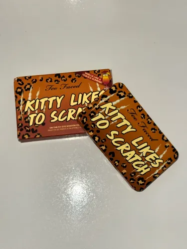 Paleta de sombras Too Faced Kitty Likes to Scratch