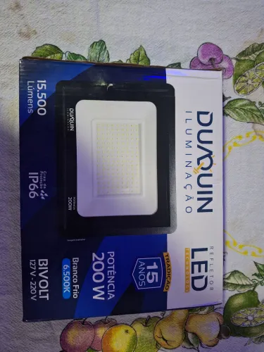 Refletor LED Technology.Potência: 200 W (Watts).Fluxo Luminoso: 15.500 Lúmens