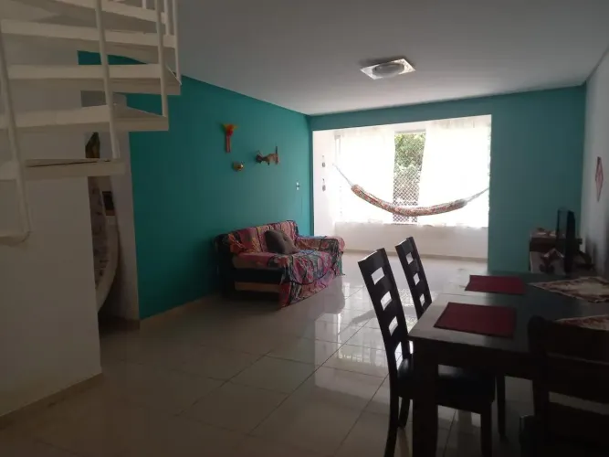 Vendo cobertura no Rio Vermelho com três quartos e piscina