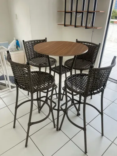 Conjunto de mesa e cadeira