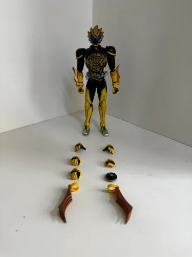 Kamen Rider OOO Latorartar Combo SH Figuarts