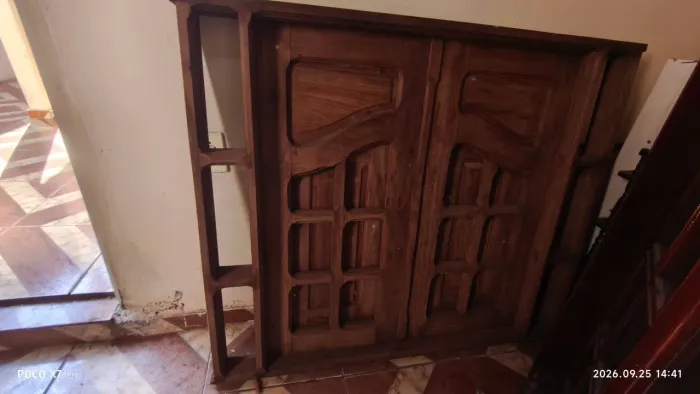 2 janelas em madeira maciça em perfeito estado