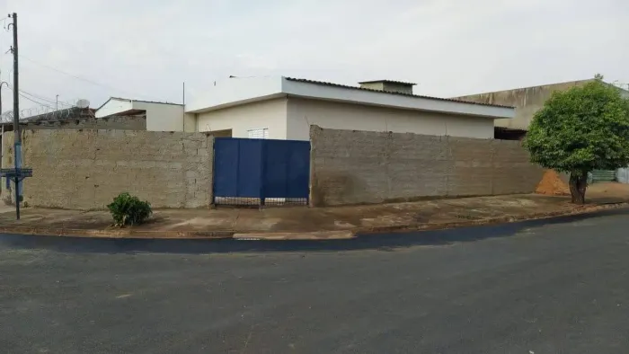 Vende se casa localização jdim Gaivotas Guariba-SP