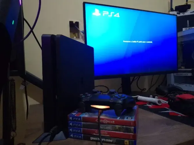 Playstation 4 Slim 1TB + 2 Controles 4 jogos