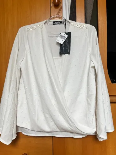 Blusa Transpassada Manga Longa Sino Branca com Botões Pérola - Tam M (Nova com etiqueta)