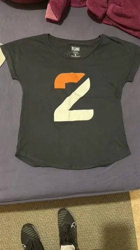 Camiseta Original Fem. Overwatch 2 (Exclusiva Lançamento: Blizzcon 2019)