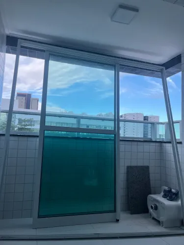 Porta de vidro com trilho