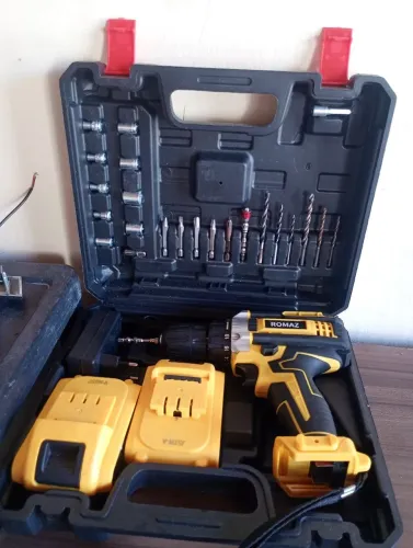Furadeira e parafusadeira romaz 48v, com maleta completa 