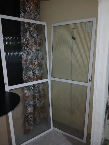 Porta de alumínio 80cm de largura com 2,07 de cumprimento 