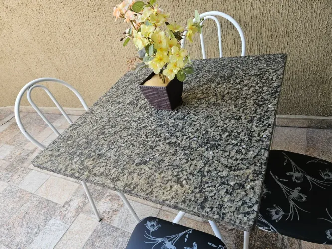 Mesa com 4 cadeiras, Entrego também!!