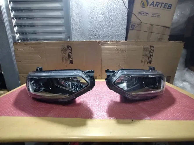 Par farol full LED GM Tracker 2020 2025 original usado CD 455