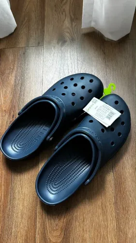 Crocs original azul marinho nº 46 100% novo. Na embalagem original.