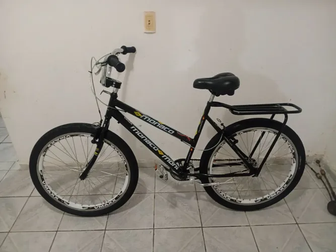 Vendo bicicleta equipadinha aros vmaxx pneus balão flame valor 850 buscar na zona norte. 