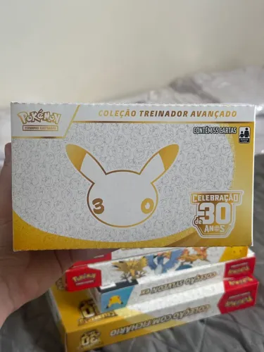 Pokémon Coleção 30 Anos ETB Treinador Avançado