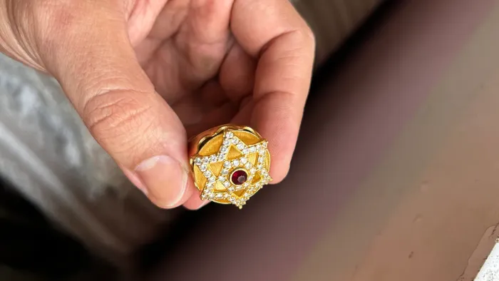 Anel dedeira semi joia banho de ouro 