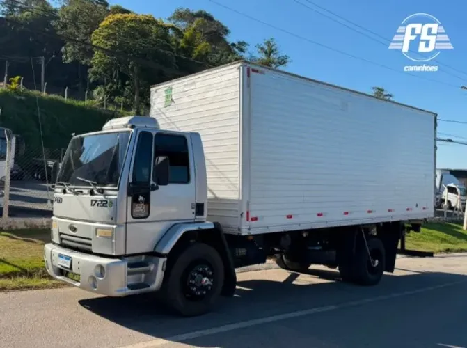 Ford Cargo 1722 4x2 Baú