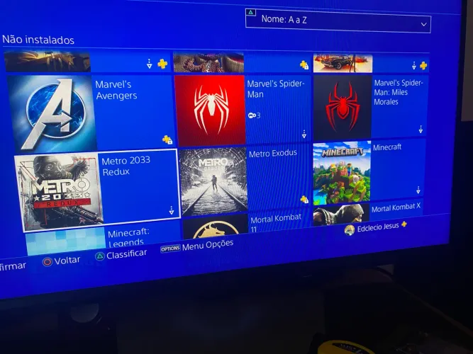 PS4 Slim com blibioteca de jogos 2 controles