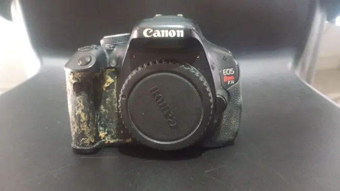 Câmera t3i - Somente Corpo e não acompanha bateria