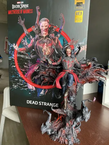 Dead Defender Strange Deluxe Version 1/10 - Iron Studios