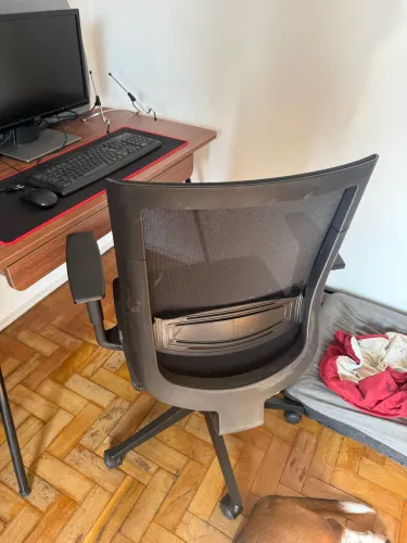 Cadeira de escritório com rodinhas 