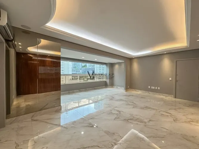 Apartamento reformado no Cond. Four Seasons