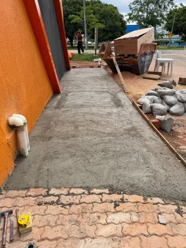 Ajudante de Obras Carga e Descarga