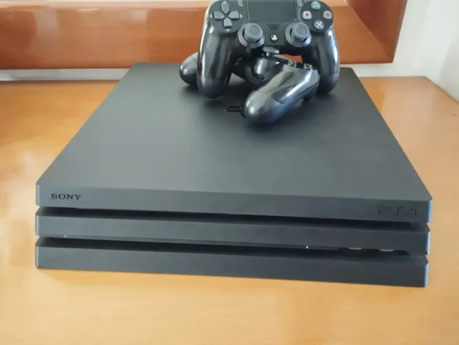 Ps4 pro 1t semi novo com 2 controles 