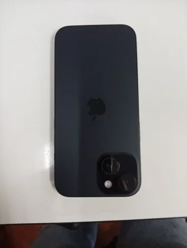 Vendo iPhone 15, 256 MB, 82% de bateria