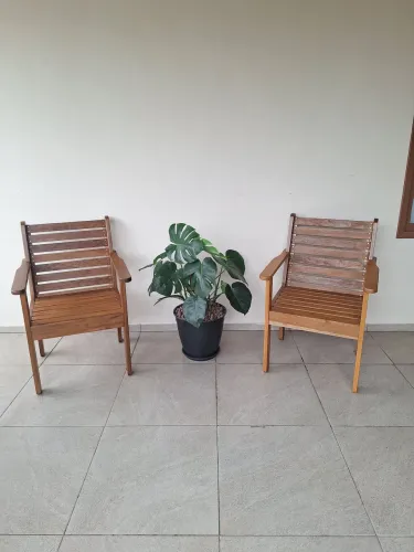 ?Par de Cadeiras de Madeira Maciça para Varanda / Jardim