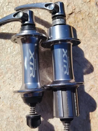 Par de cubos SHIMANO XTR M960 com blocagens originais, bom estado