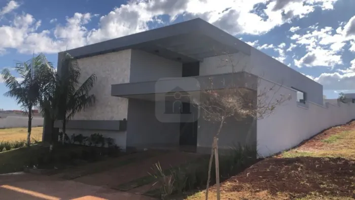 Casa à venda em Condomínio Fechado de Alto padrão.