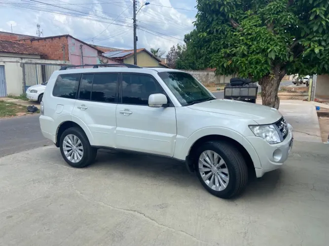 Mitsubishi Pajero HPE Full 3.2 4X4 T.i.dies. 5P AUT 2013