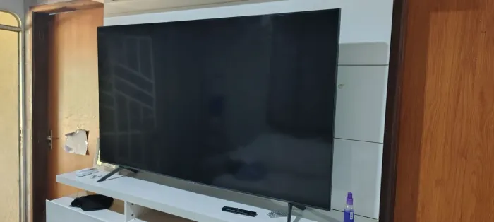 Vendo Smart TV 65" com defeito. Vendo no estado que tá.