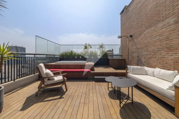 Cobertura triplex à venda em Pinheiros.