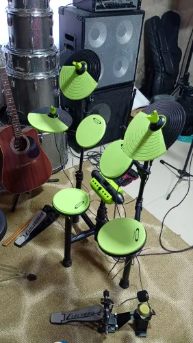 Bateria eletrônica Carlos Bro CD 130/ Troco por guitarra 